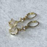 Brincos Olho de Gato Dourados – Elegância Luminescente