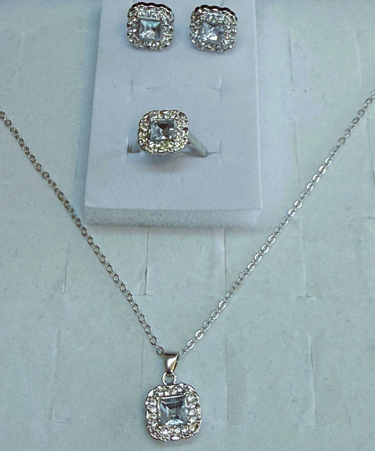 CONJUNTO PRATA 925 MOISSANITE – FIO, PENDENTE, BRINCOS E ANEL